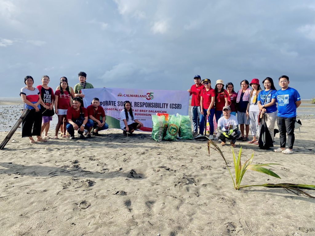 Calmar Land employees participating in a coastal clean-up as part of their Corporate Social Responsibility (CSR) initiatives, showing their commitment to sustainable real estate practices.